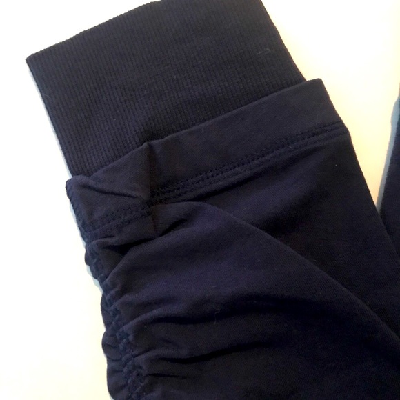 Athleta Navy Capri legging -size M - Picture 5 of 5